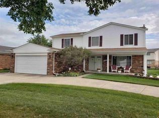 14098 Lakeshore Dr, Sterling Heights, MI 48313