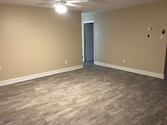 3rd image of 4818 Cloverdale Ln