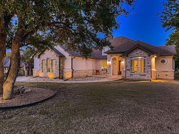 3rd image of 124 Gabriel Vis E