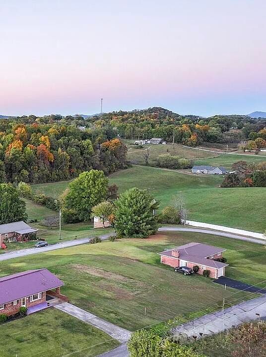 2nd image of Walton Cir