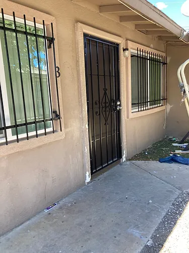 2501 Cedar Ave Photo 1