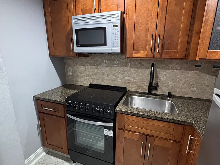 60 Parkway Dr E #4JJ — Photo 6