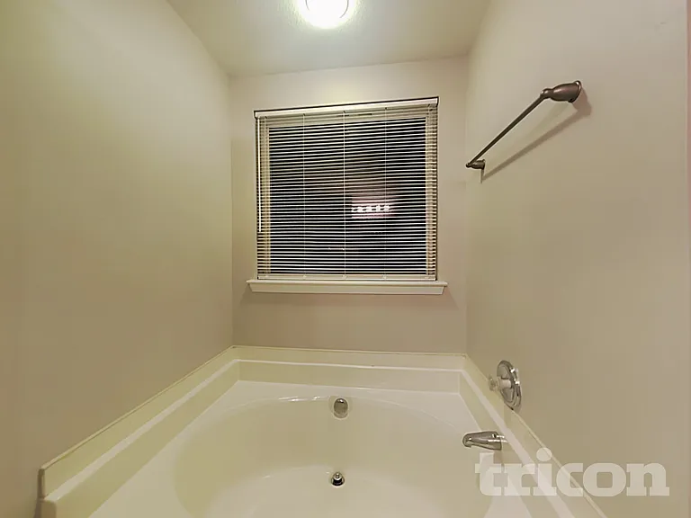 4037 Dover Downs Dr — Photo 10