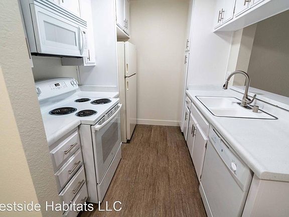 3rd image of 226 S Serrano Ave #226