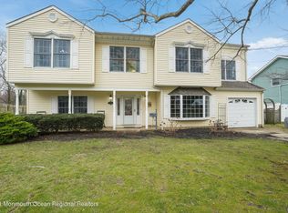 142 Beechwood Dr, Shrewsbury, NJ 07702