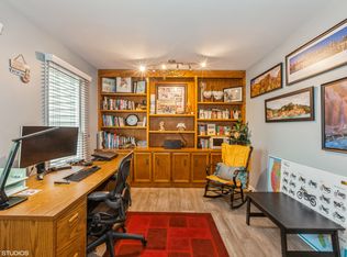 446 Quail Dr, Naperville, IL 60565