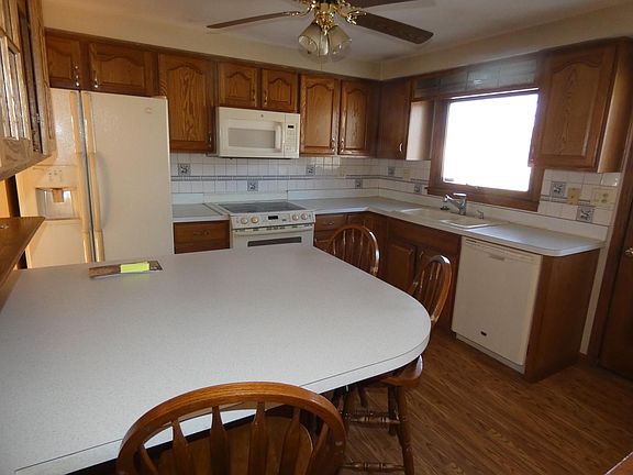 4th image of 410 Chopin Ct