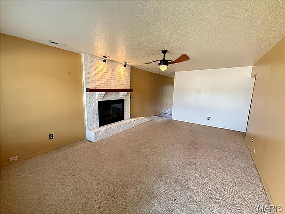 5th image of 31 Twin Oaks Dr