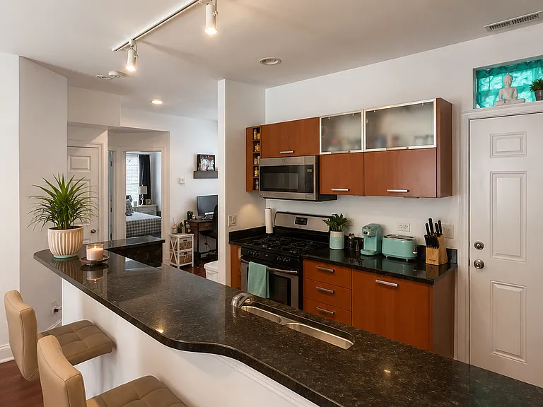 1358 W Estes Ave #2N — Photo 6
