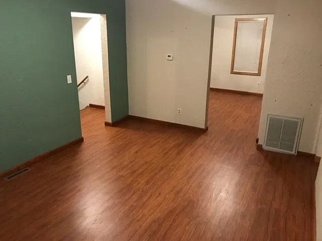 Lower Unit on a corner lot - Close to Everything! — Photo 3