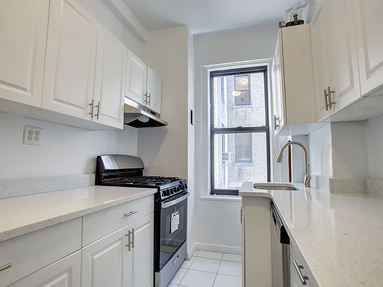 315 W 102nd St #7D — Photo 4