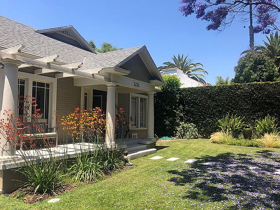 3rd image of 1221 N Poinsettia Pl
