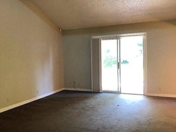 4th image of 3725 Devonaire Dr #1