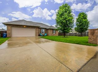 871 W Linwood Ave, Nixa, MO 65714