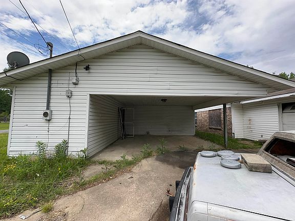4th image of 3419 S Georgia St