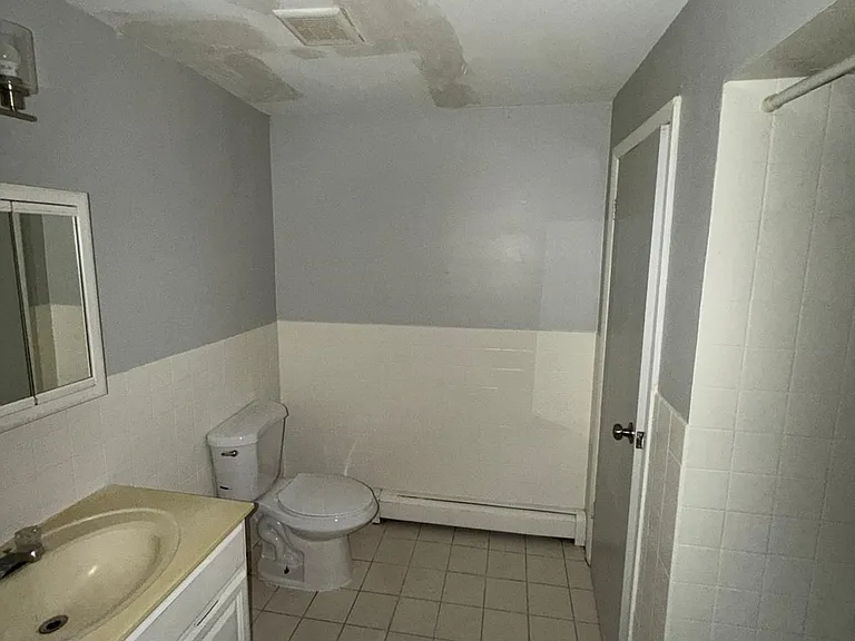 220 3rd St #3 — Photo 6