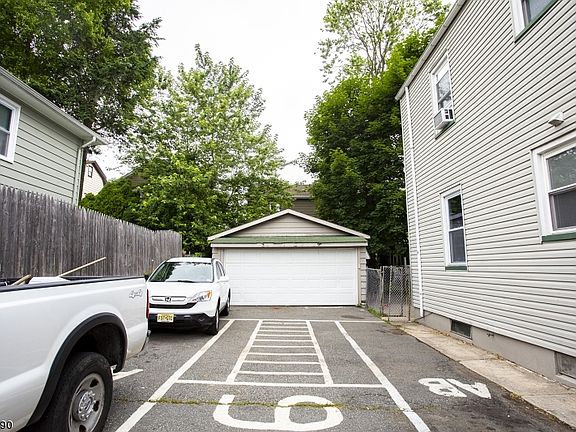 5th image of 45 Llewellyn Ave