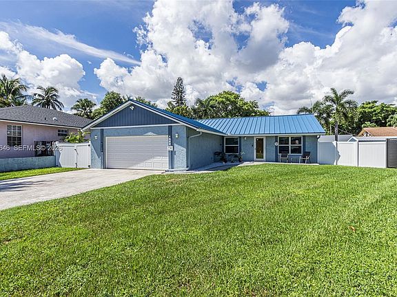 3rd image of 4539 SW 28th Way