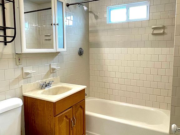 5th image of 235 Harwich St #2W