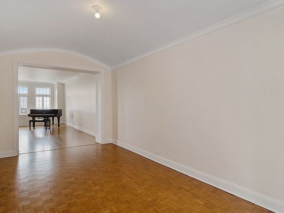Foyer/Living Room
