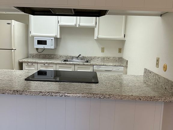 4th image of 3612 S Port Dr