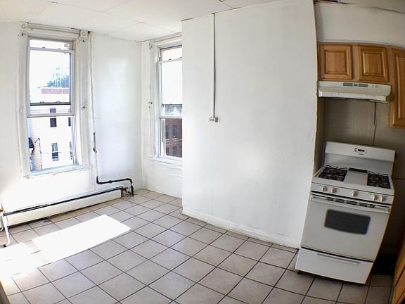 2nd image of 473 Mercer St #3