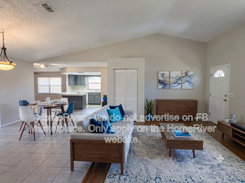 3 bed, 3.0 bath, 1750 sqft, $1,795 — Photo 2