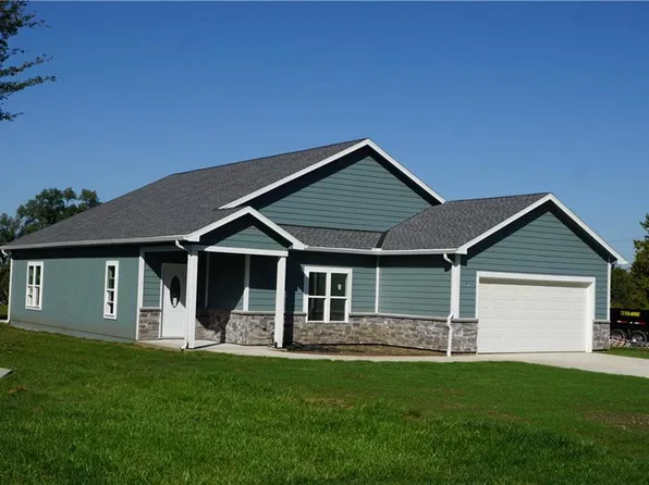 703 N Jefferson St, Spring Hill, KS 66083