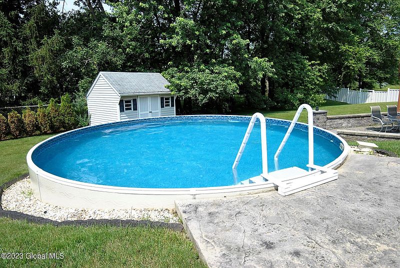 5th image of 4 Glenmore Drive