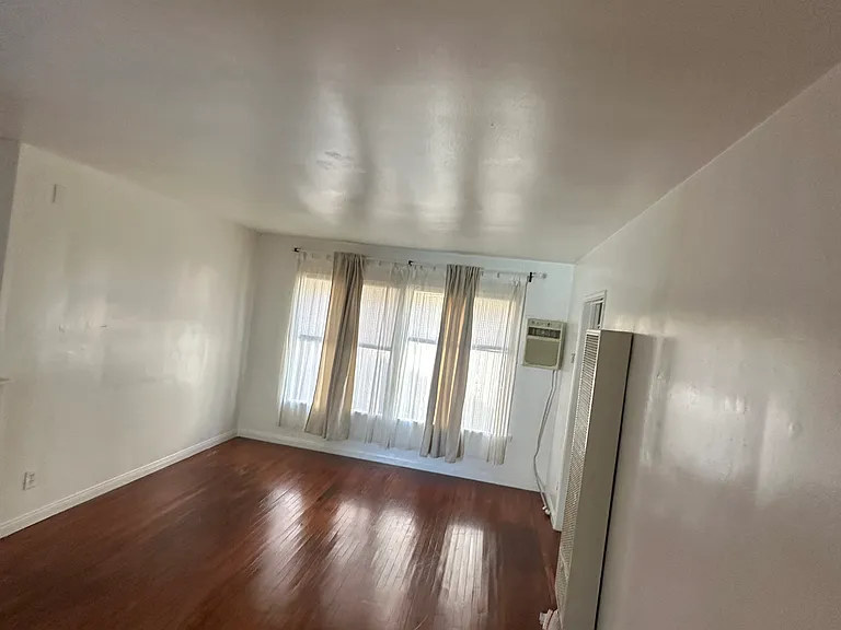 12835 Burbank Blvd #3 — Photo 12