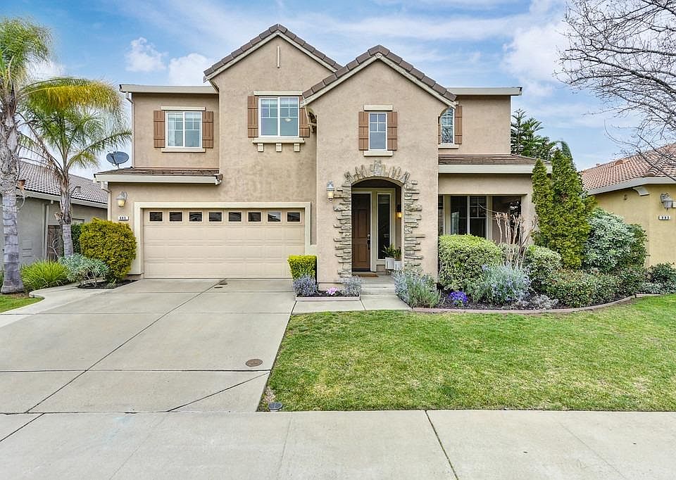 1st image of 989 Ashford Ln