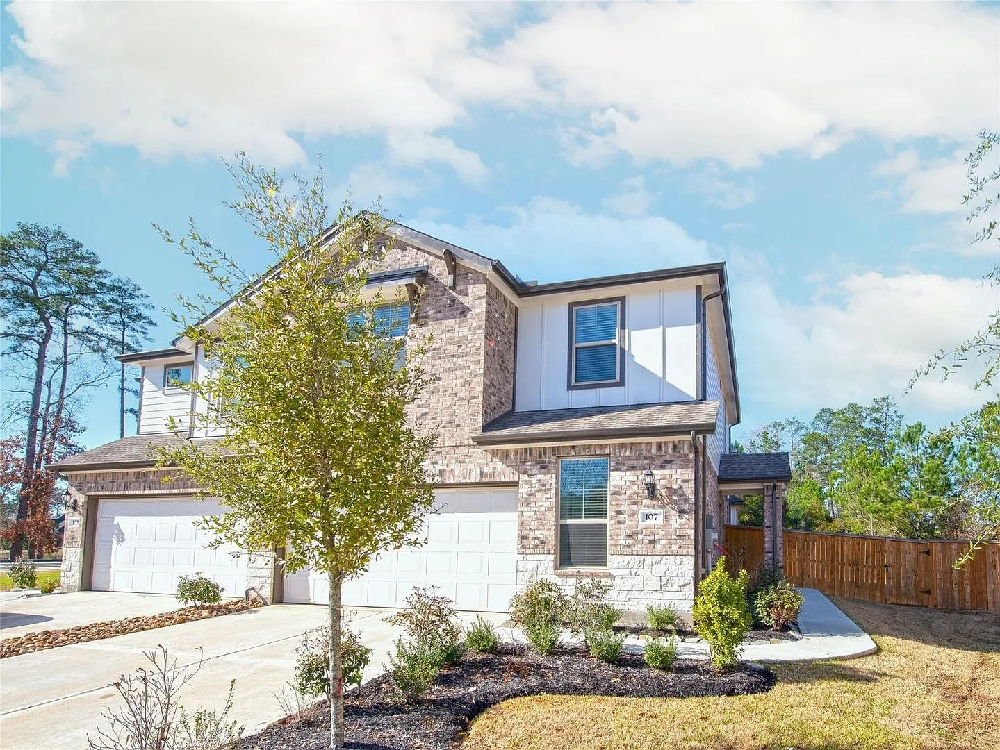 Spacious 4BR Townhome in Conroe — Photo 3