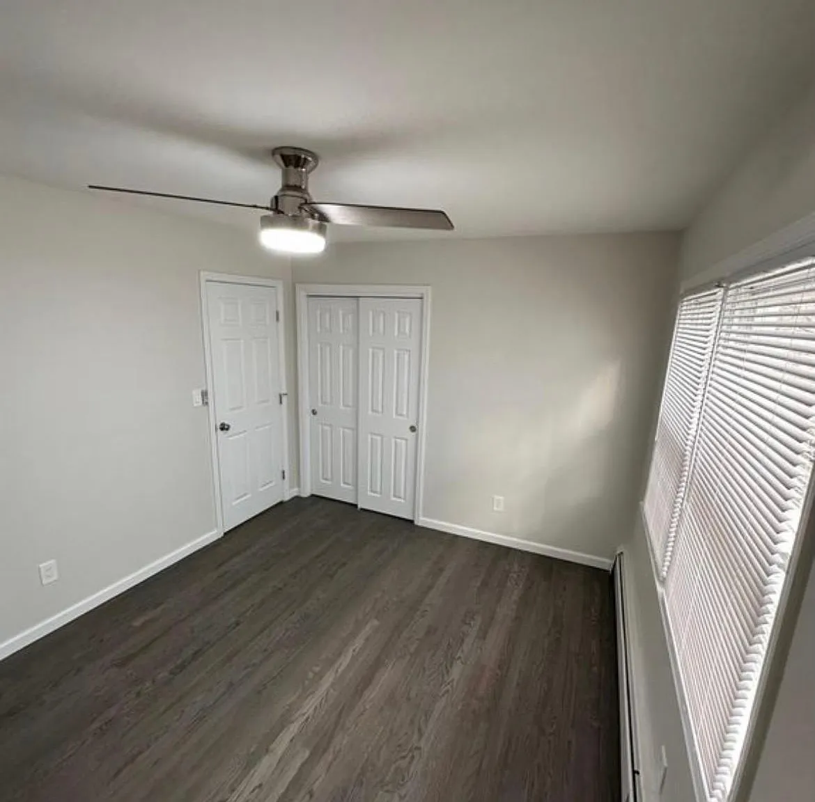 5 bed, 2500 sqft, $3,075 — Photo 2