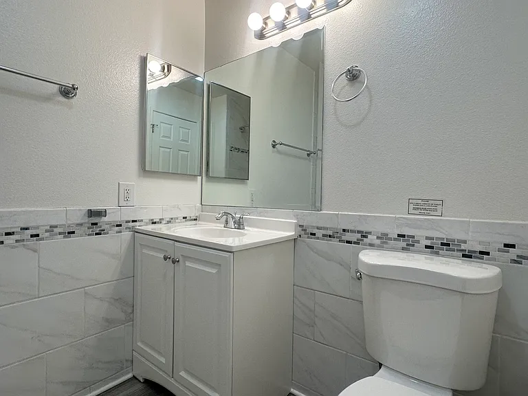 328 E Providencia Ave #202 — Photo 8