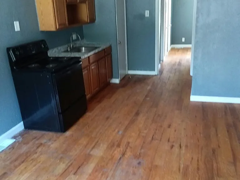 131-137 Naugatuck St — Photo 2