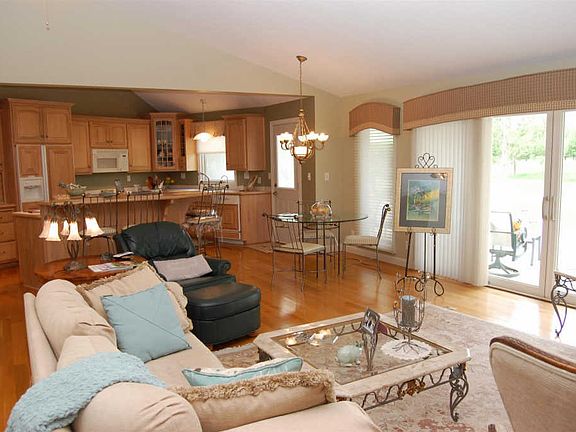4th image of 137 Suzie Ln