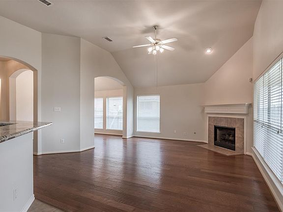 3rd image of 2327 Meadow Briar Dr