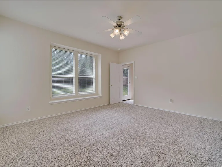 121 Park Ln — Photo 18