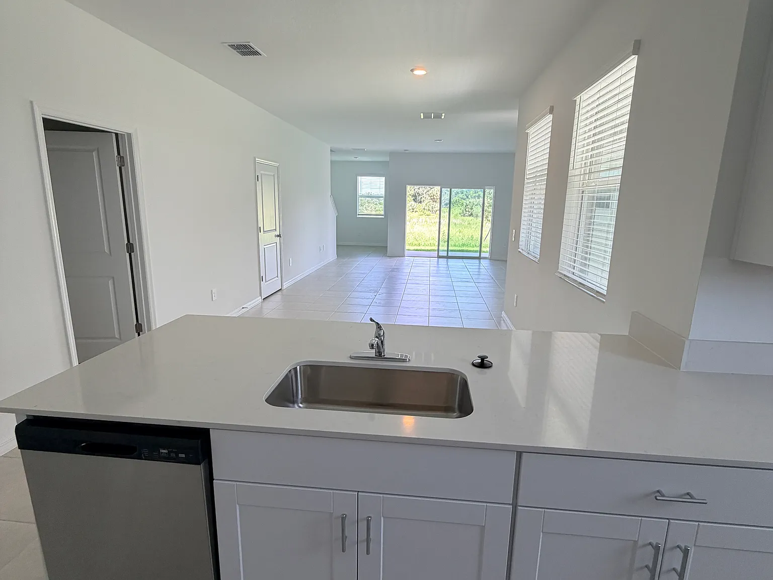 4 bed, 2162 sqft, $2,750 — Photo 4