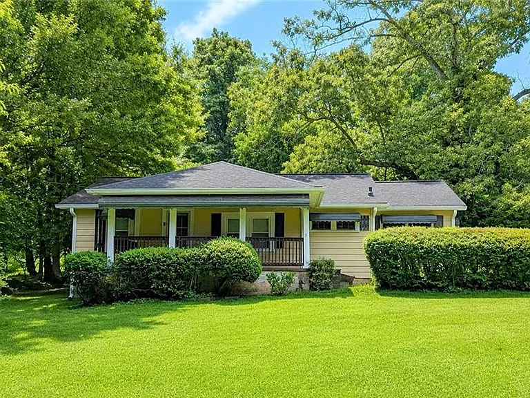 1360 Cunningham Rd SW — Photo 1
