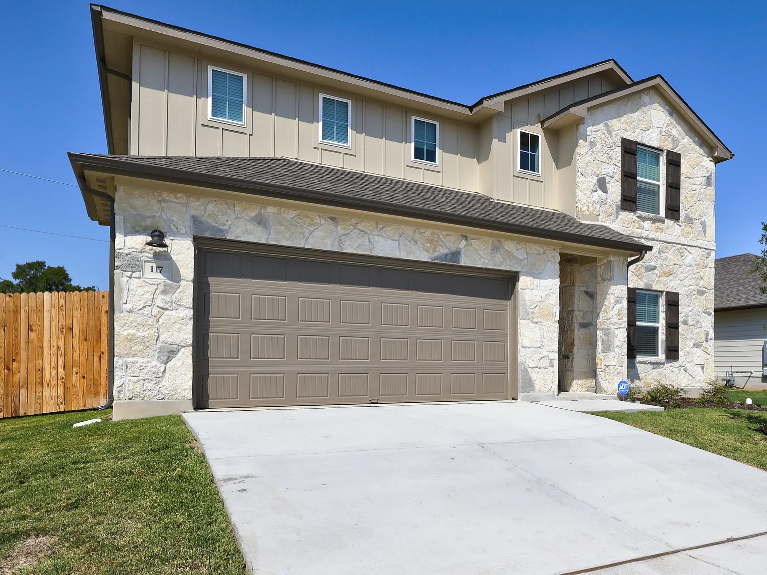 5 bed, 3050 sqft, $2,800 — Photo 3