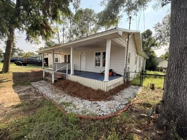 831 Grady Ave N, Douglas, GA 31533