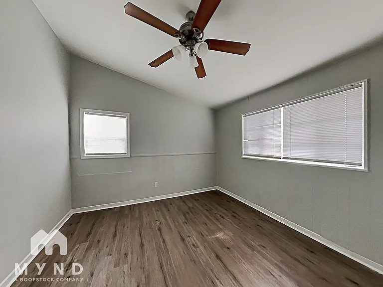 525 Karen St — Photo 11