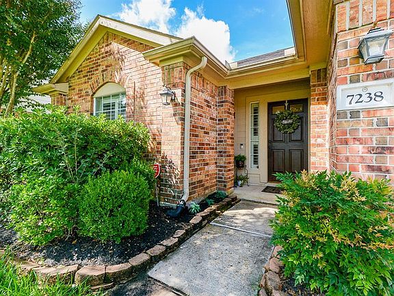 3rd image of 7238 Roundrock Park Ln