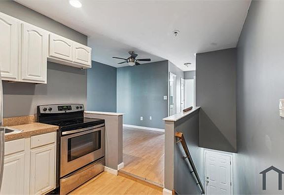 3rd image of 3603 Melon St #2