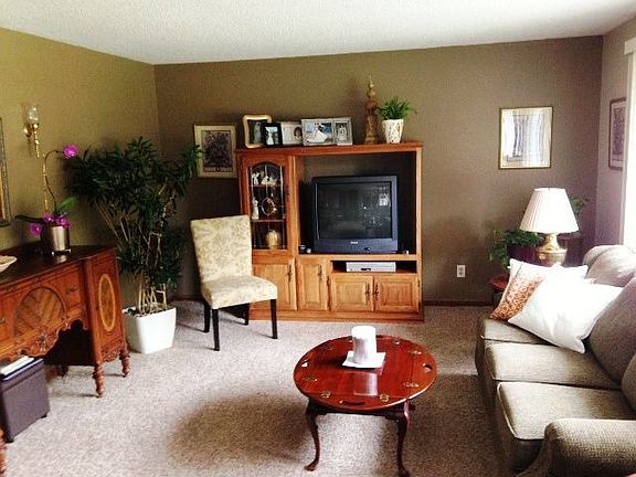 3rd image of 405 Fairlane Dr