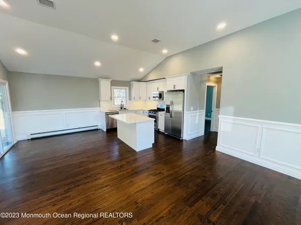 110 Chamberlain Court, Toms River, NJ 08757