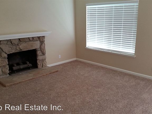 2nd image of 3925 Yellowstone Cir