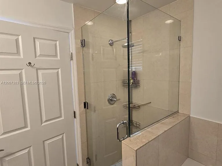 18421 NE 27th Ct — Photo 6