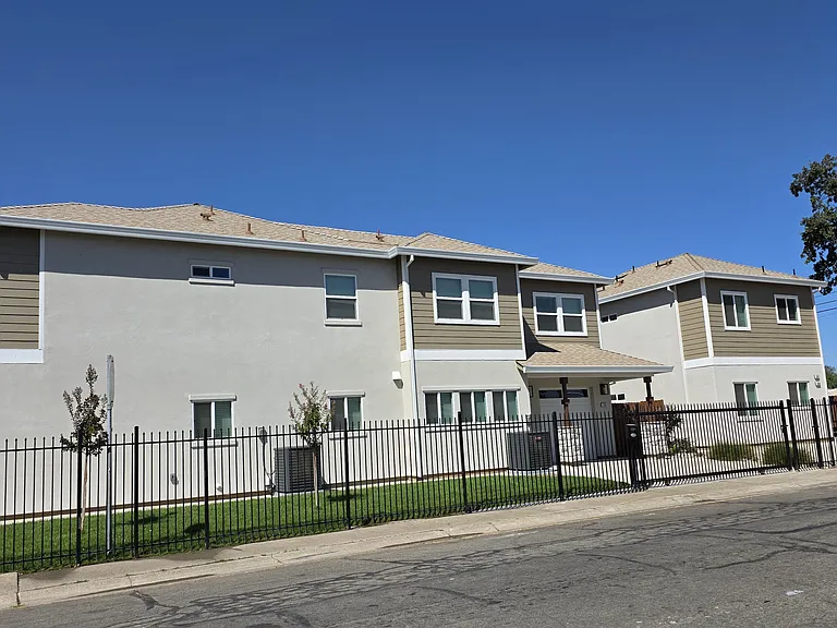 3900 Fell St — Photo 2